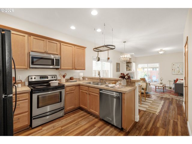 9217 N MACRUM Ave, Portland, OR 97203
