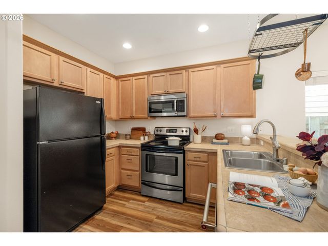 9217 N MACRUM Ave, Portland, OR 97203