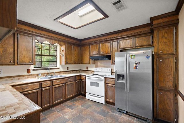 5001 Raintree Drive, Byram, MS 39272