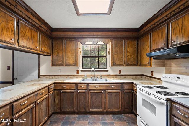 5001 Raintree Drive, Byram, MS 39272