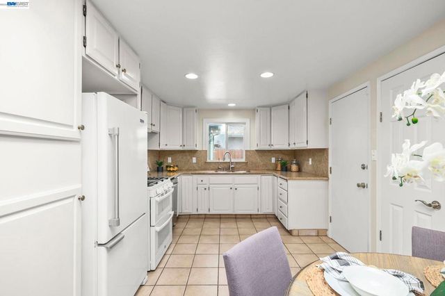 8280 Cardiff Dr, Dublin, CA 94568