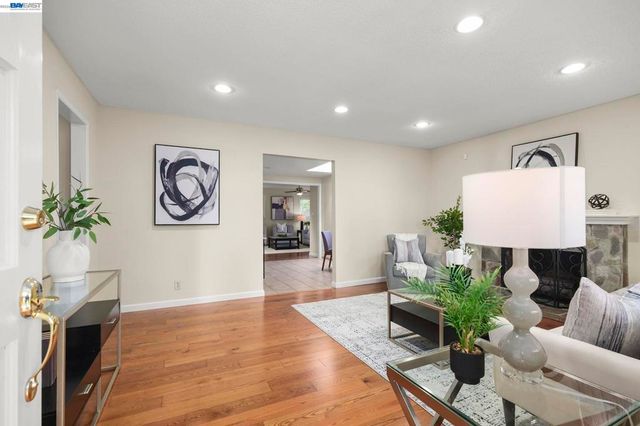 8280 Cardiff Dr, Dublin, CA 94568