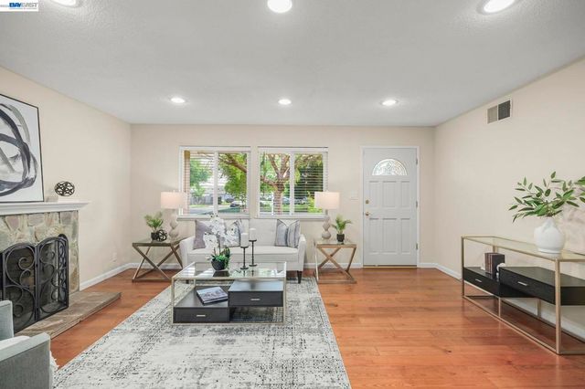 8280 Cardiff Dr, Dublin, CA 94568