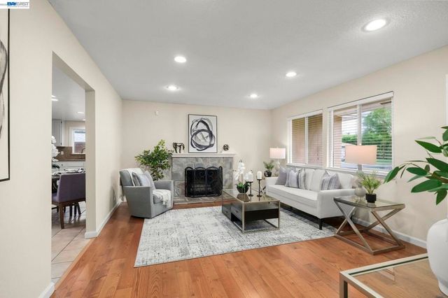 8280 Cardiff Dr, Dublin, CA 94568