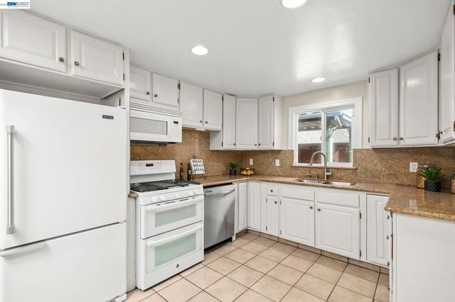 8280 Cardiff Dr, Dublin, CA 94568