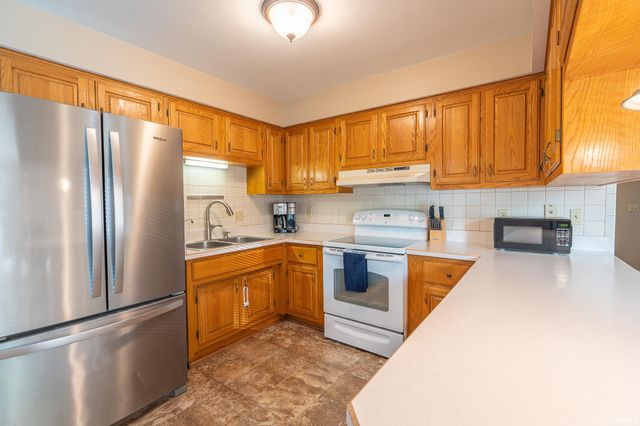 6970 S Maple Drive, Marion, IN 46953