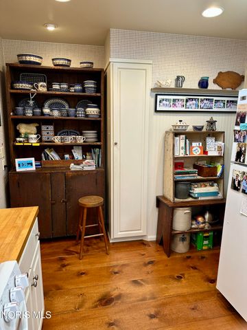 77 Back Bay Road, Bowling Green, OH 43402