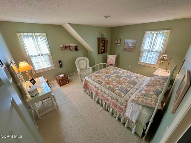 77 Back Bay Road, Bowling Green, OH 43402