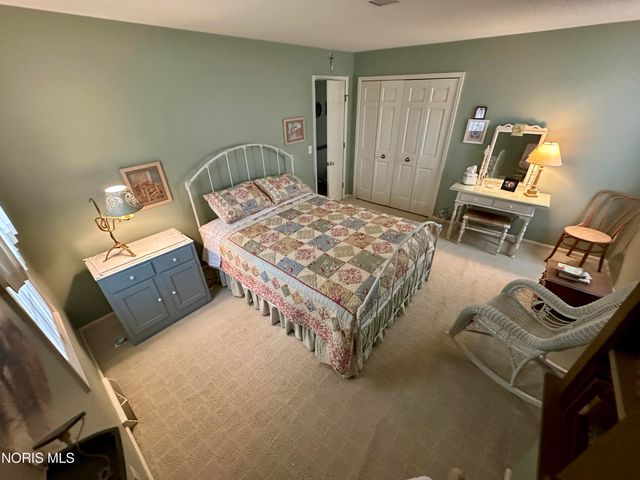 77 Back Bay Road, Bowling Green, OH 43402