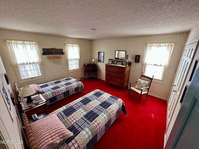 77 Back Bay Road, Bowling Green, OH 43402