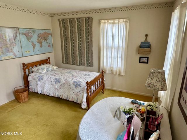 77 Back Bay Road, Bowling Green, OH 43402