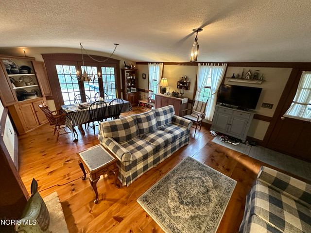 77 Back Bay Road, Bowling Green, OH 43402