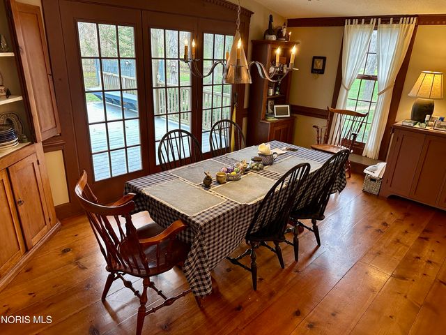 77 Back Bay Road, Bowling Green, OH 43402