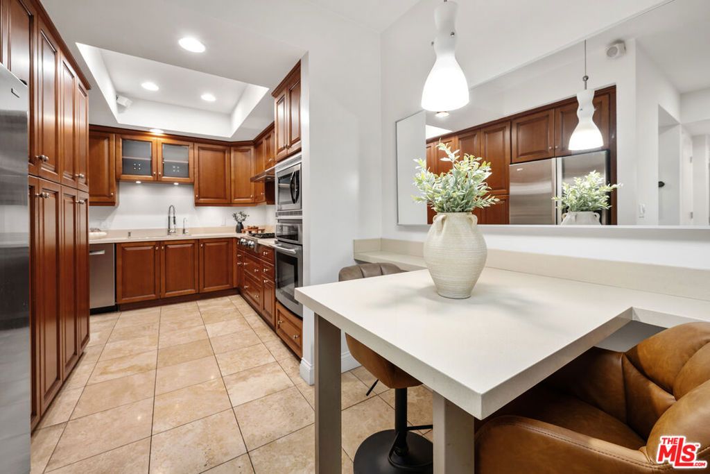 11863 Darlington Avenue 110, Los Angeles, CA 90049 — photo 5