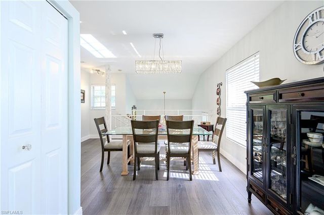 2460 Old Groves RD E-201, Naples, FL 34109
