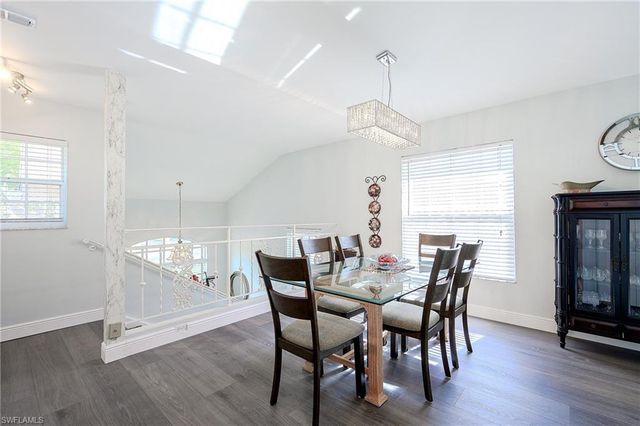 2460 Old Groves RD E-201, Naples, FL 34109