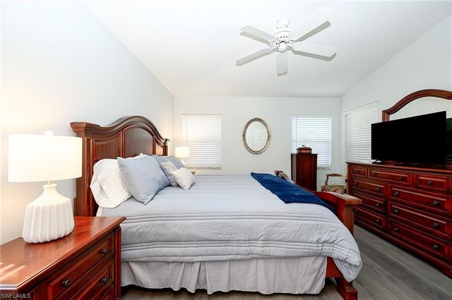 2460 Old Groves RD E-201, Naples, FL 34109