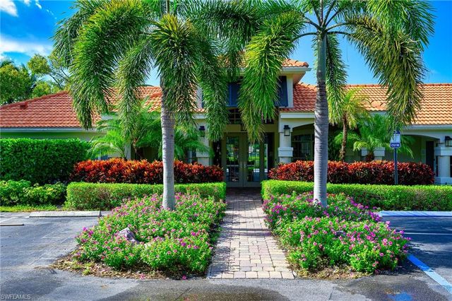 2460 Old Groves RD E-201, Naples, FL 34109