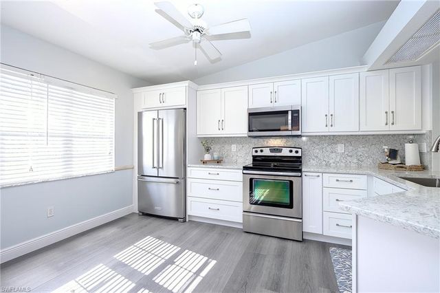 2460 Old Groves RD E-201, Naples, FL 34109