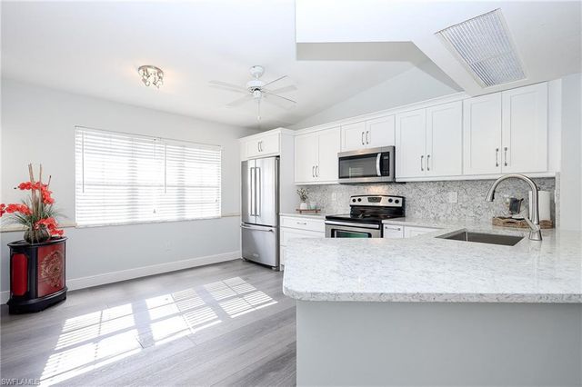 2460 Old Groves RD E-201, Naples, FL 34109