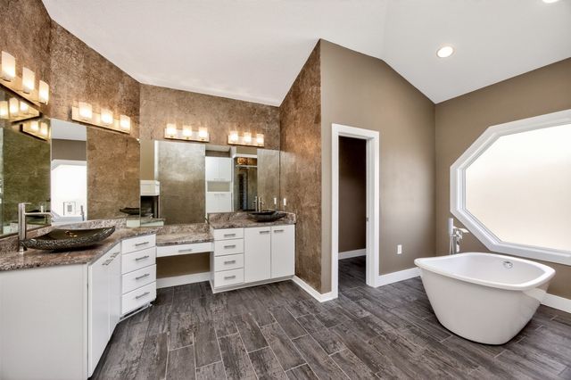 16761 Aurora Court, Clive, IA 50325