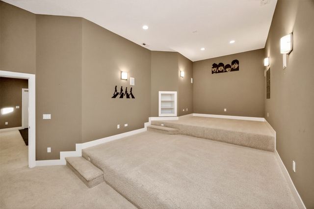 16761 Aurora Court, Clive, IA 50325