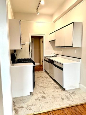 354 North Main Street 206, Andover, MA 01810