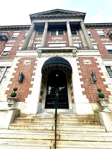 354 North Main Street 206, Andover, MA 01810