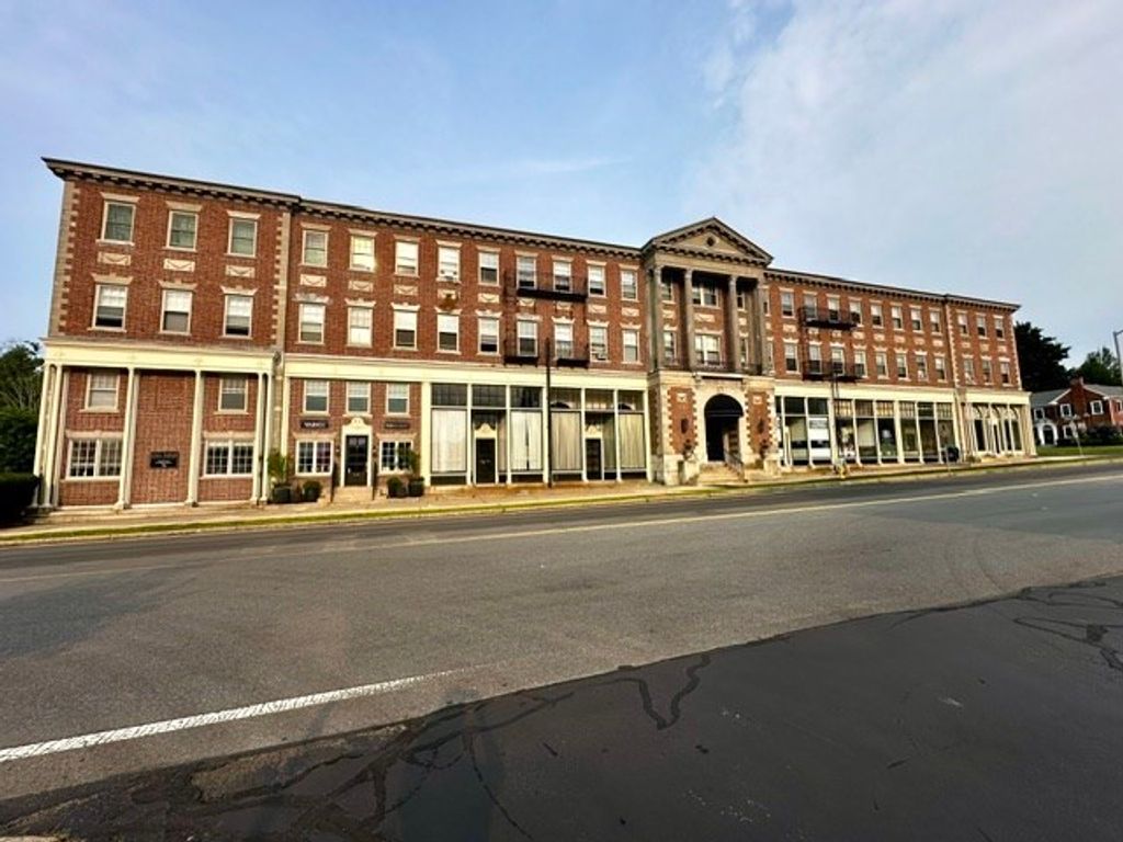 354 North Main Street 206, Andover, MA 01810