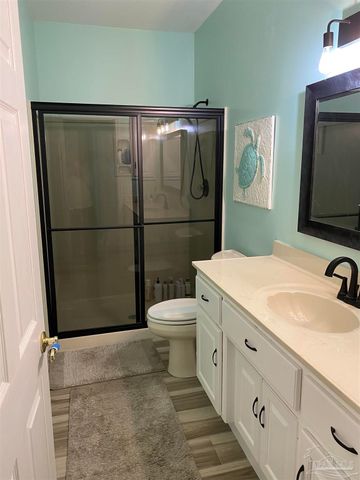 2 Zuni Cir, Pensacola, FL 32507