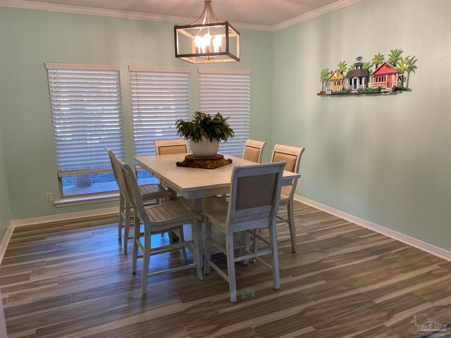 2 Zuni Cir, Pensacola, FL 32507