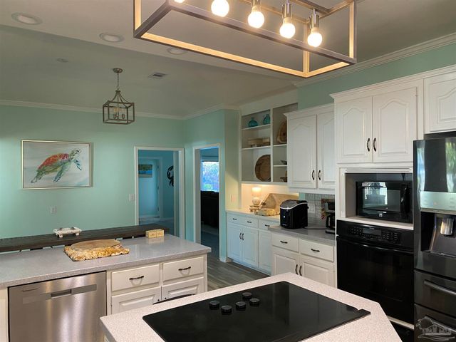 2 Zuni Cir, Pensacola, FL 32507