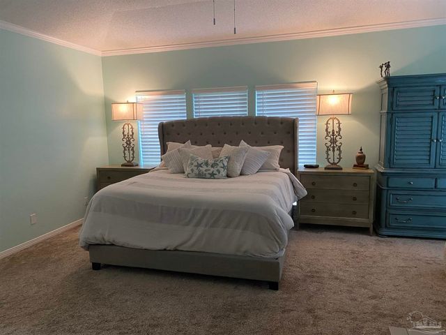 2 Zuni Cir, Pensacola, FL 32507