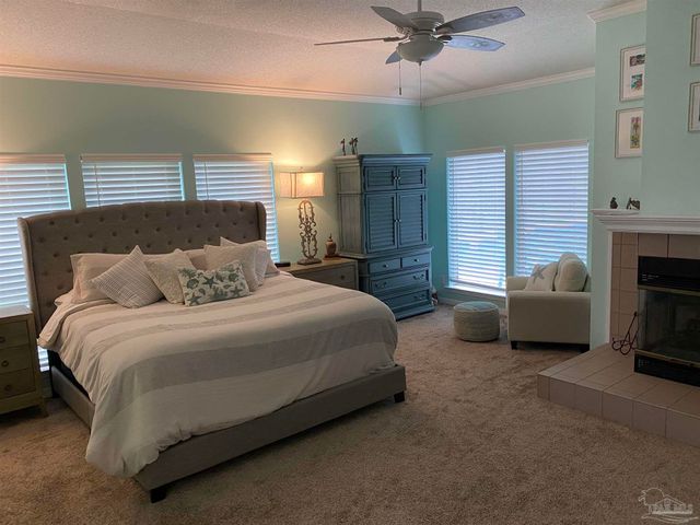 2 Zuni Cir, Pensacola, FL 32507