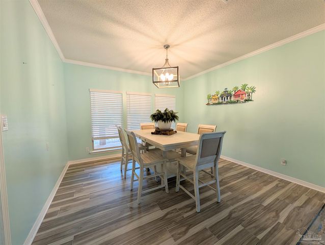 2 Zuni Cir, Pensacola, FL 32507