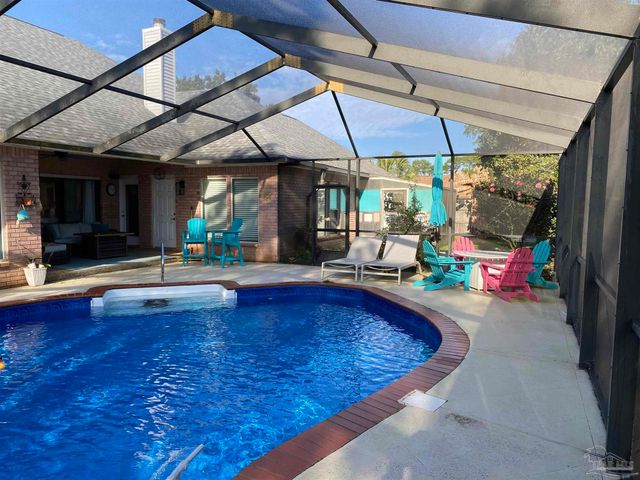 2 Zuni Cir, Pensacola, FL 32507