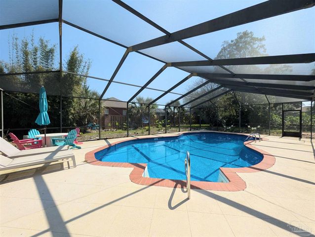 2 Zuni Cir, Pensacola, FL 32507