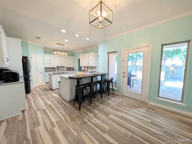 2 Zuni Cir, Pensacola, FL 32507