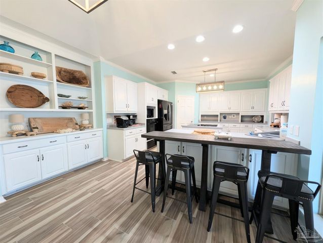 2 Zuni Cir, Pensacola, FL 32507