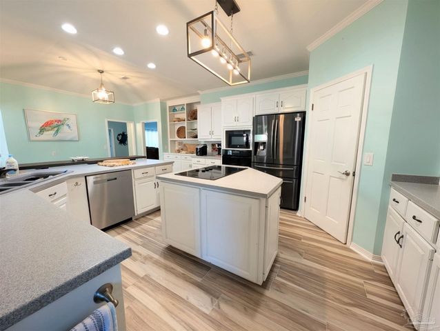 2 Zuni Cir, Pensacola, FL 32507