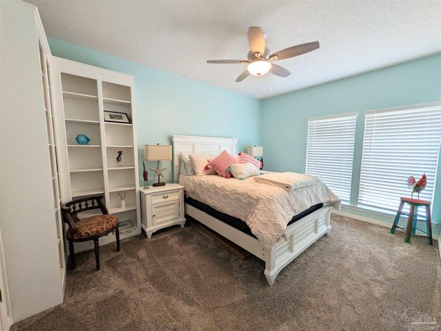 2 Zuni Cir, Pensacola, FL 32507