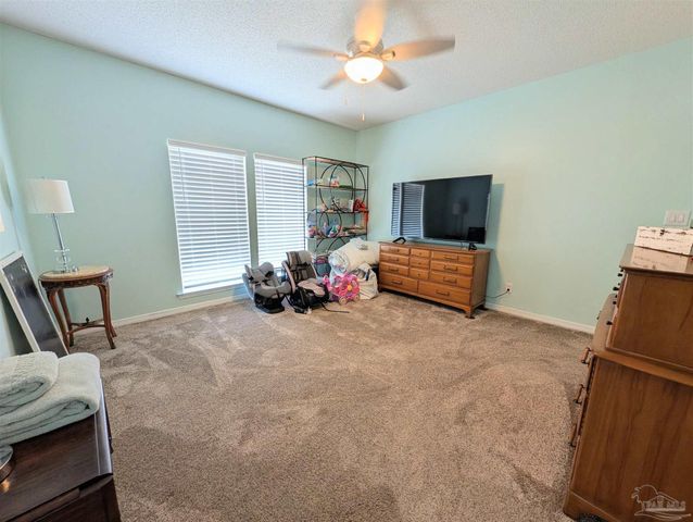 2 Zuni Cir, Pensacola, FL 32507