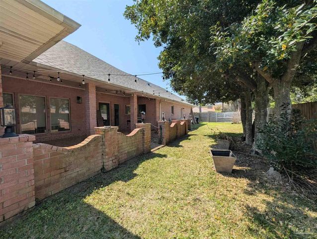 2 Zuni Cir, Pensacola, FL 32507