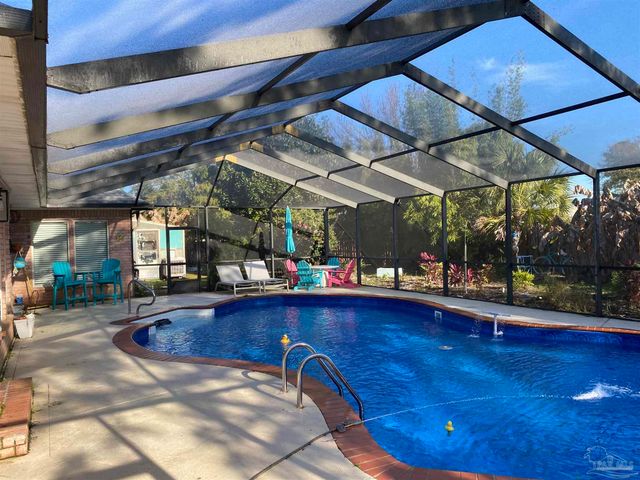 2 Zuni Cir, Pensacola, FL 32507