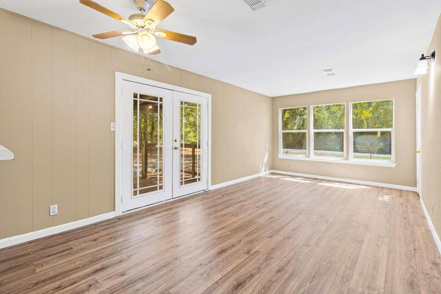 81 Westlake Road, Trinity, TX 75862