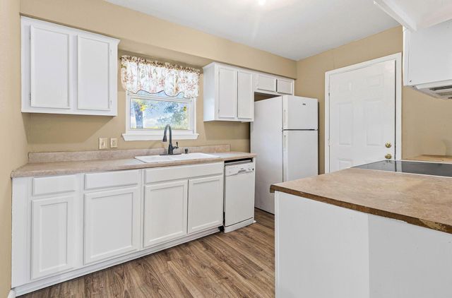 81 Westlake Road, Trinity, TX 75862