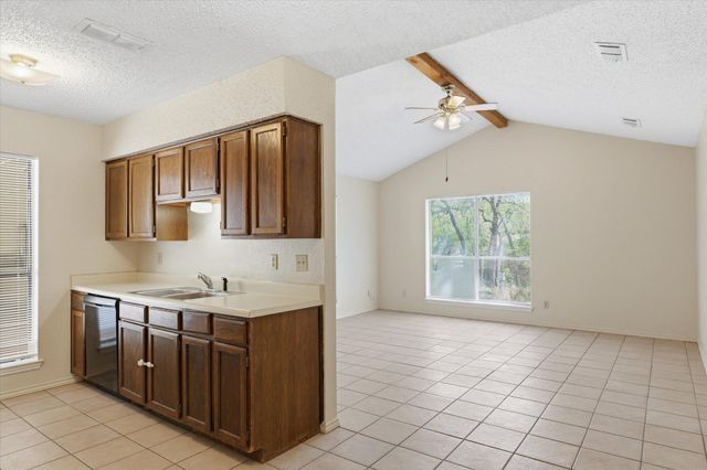 405 Whitetail DR B, San Marcos, TX 78666