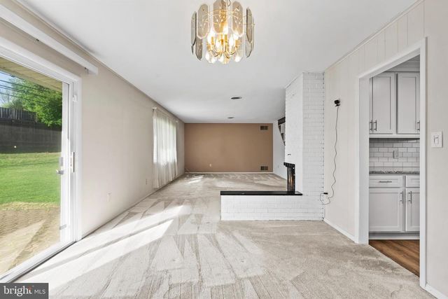 18 S FORSYTHIA DR S, Levittown, PA 19056