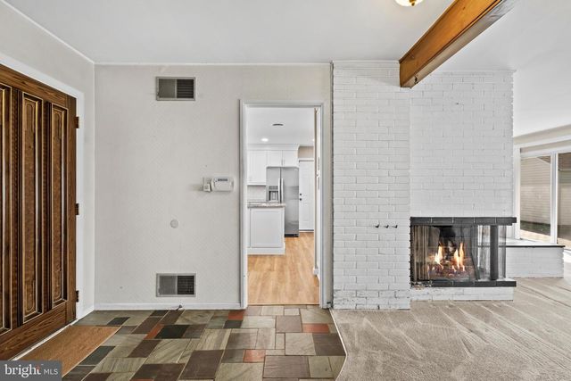 18 S FORSYTHIA DR S, Levittown, PA 19056