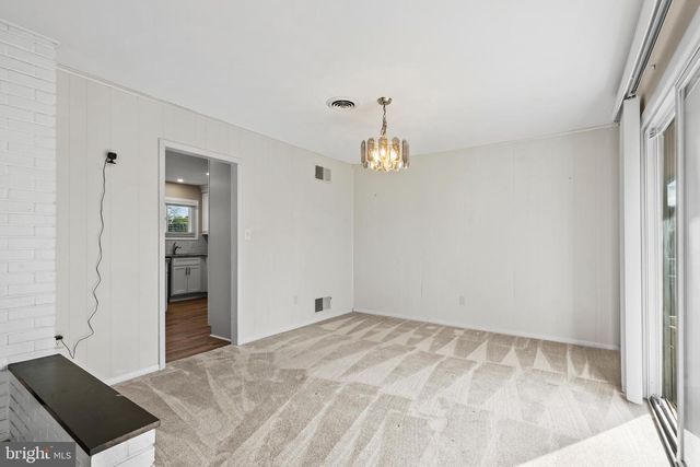 18 S FORSYTHIA DR S, Levittown, PA 19056